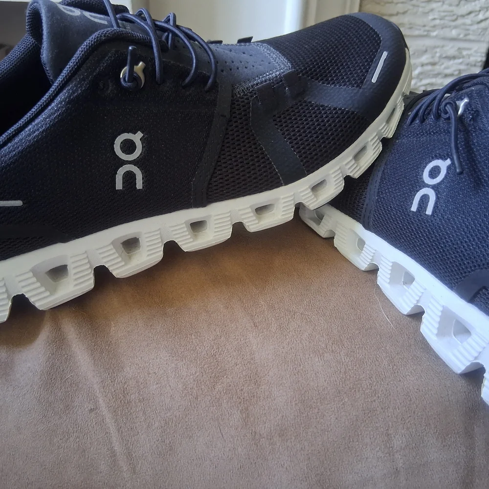 On Cloud Running Womens's Black Sneakers - Picture 7 of 8